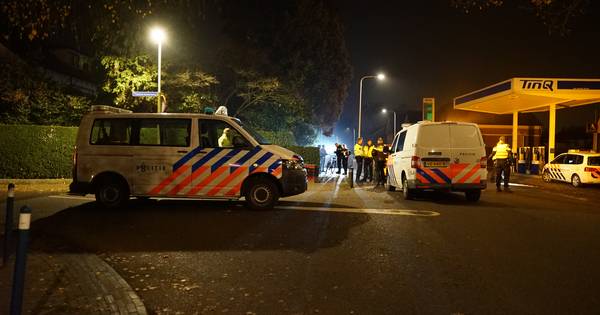 Politie rukt uit naar 'grimmig eind van feestje' in Schalkhaar - De Stentor