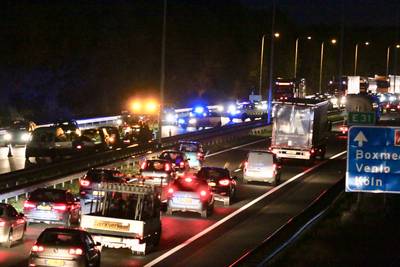 Kettingbotsing met zes voertuigen op A73 zorgde voor flinke file in avondspits