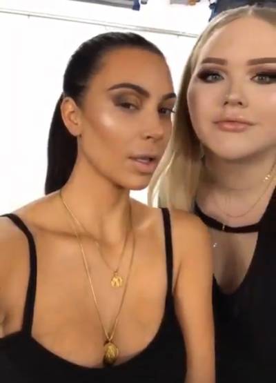 Nederlandse Nikkie doet make-up van realityster Kim Kardashian