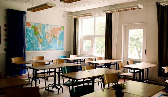 Eén op vijf afgestudeerden staat geen dag voor de klas: carrièrekansen verergeren het lerarentekort