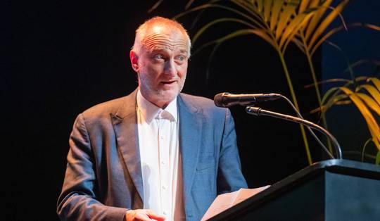 UGent-professor Freddy Mortier uitgejouwd op proclamatieviering na uitspraken over schorsing Nathan Cofnas