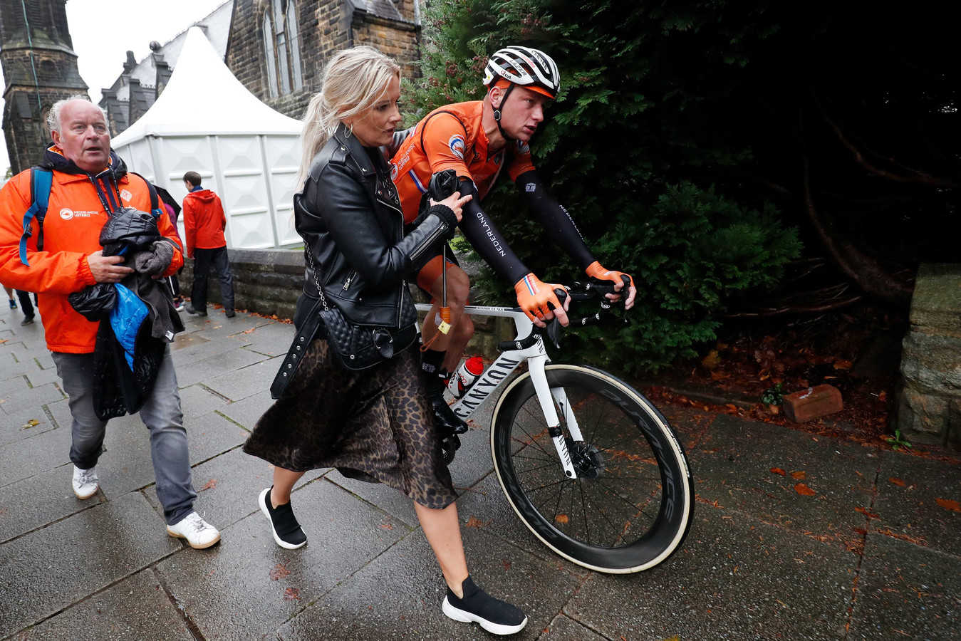 De mislukte missie van Mathieu van der Poel in tien foto's ...