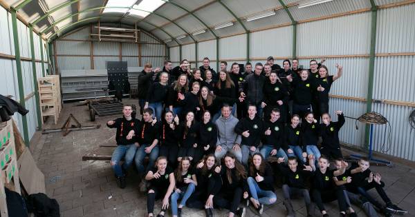 Casterense jeugd vindt zelf onderkomen voor carnavalswagens | Kempen - Eindhovens Dagblad