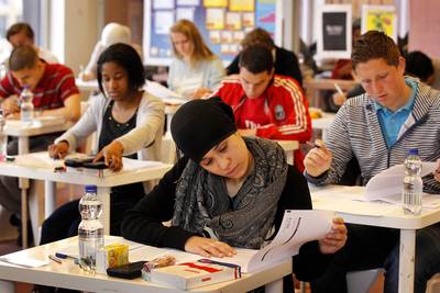 Commissie: Controle op schoolexamens schiet tekort