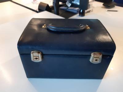 Politie zoekt eigenaar van mysterieus Beeks juwelenkistje met hangers in vorm van Y en M