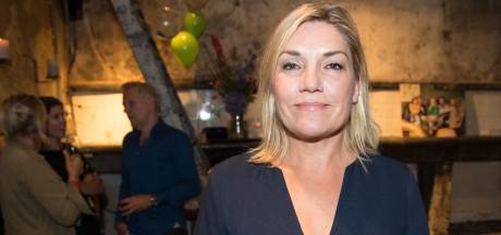 Presentatrice Gallyon Van Vessem Neemt Met Brok In De Keel