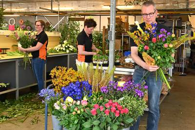 De bloemist heeft het extreem druk: ‘Vorige week is het echt geëxplodeerd’