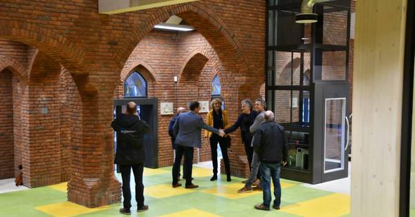 Tot school verbouwde Adrianuskerk in Esbeek opgeleverd, kinderen moeten nog maandje geduld hebben