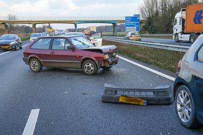 Vijf auto's botsen op A59 bij Made