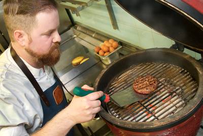 De lekkerste hamburger van Nederland is een handenbindertje à 34,75 euro