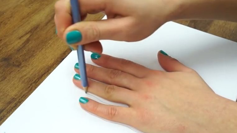 Zo Teken Je Snel Je Hand In 3d Het Leukste Van Het Web Bizar Hln