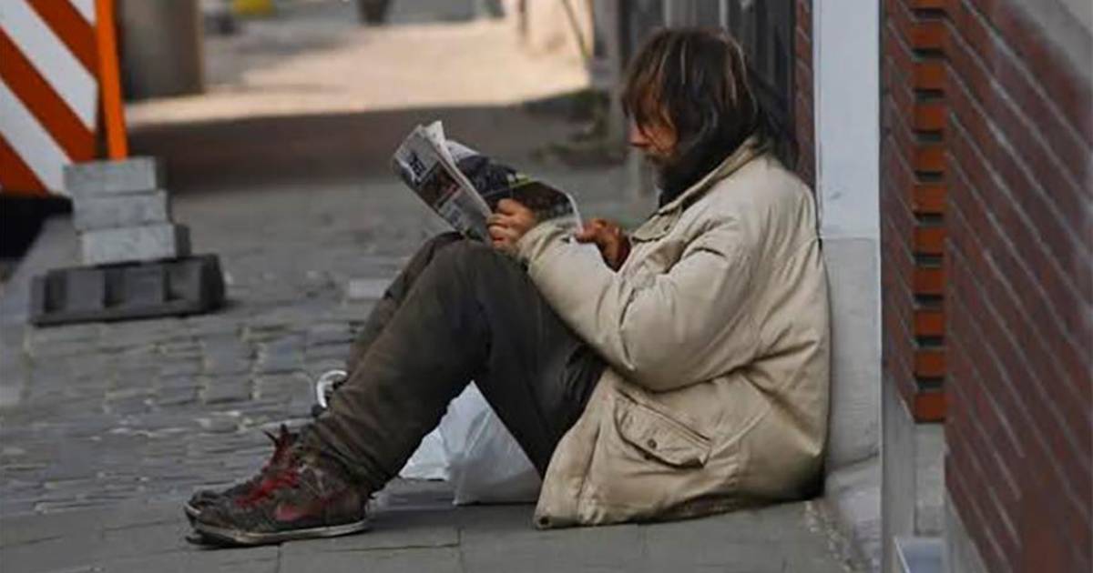 Gedwongen opname dreigt voor 'Zakman', de bekendste dakloze van Gent | Binnenland | hln.be