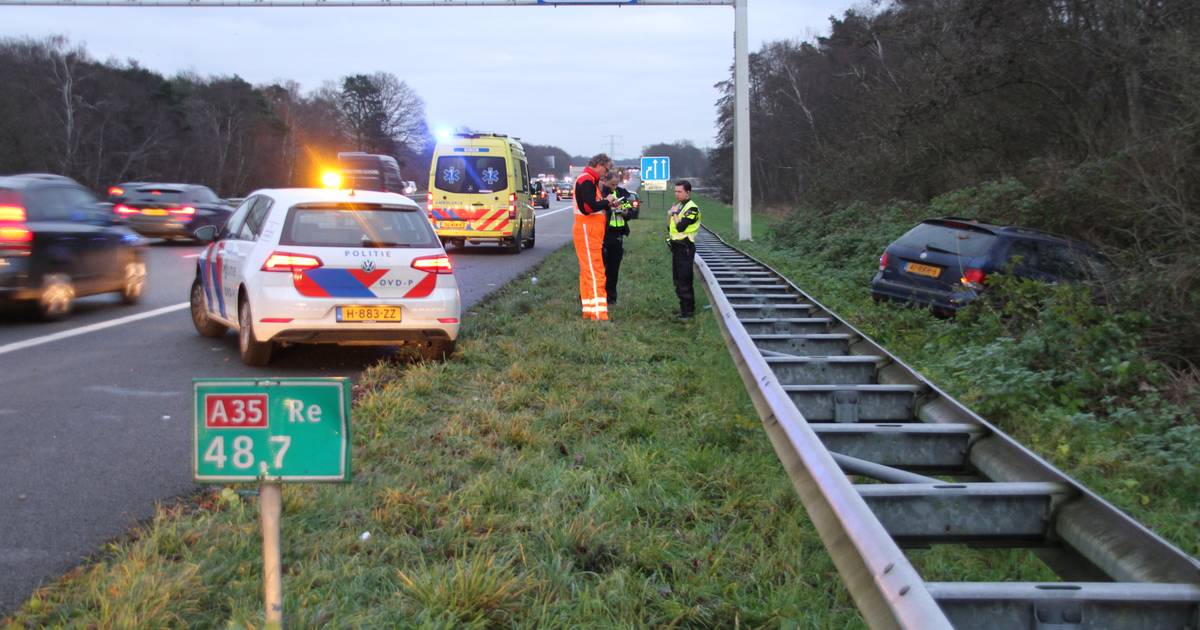 File na ongeval op A35; verkeer muurvast bij oprit Almelo.