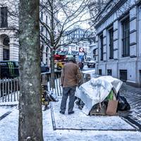 Ook hier schrikt een deel van de politie niet terug voor fysiek geweld en vernederingen