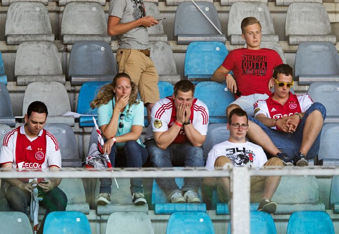 Harde Kern Ajax Fans Massaal Naar Doetinchem Om Kampioensfeest Te Vieren Met Of Zonder Wedstrijdkaartje Doetinchem Ad Nl