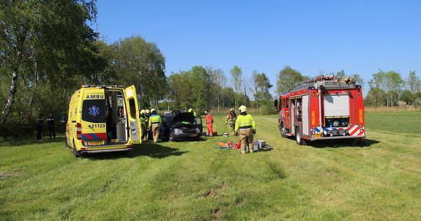 Ongeval in Sint-Oedenrode: auto vliegt uit bocht en belandt in weiland.