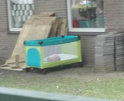 Moeder van baby die buiten sliep bij opvang in Deventer dient klacht in: ‘Dit sloeg in als een bom’