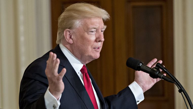 Trump ontkent dat hij Comey vroeg om onderzoek naar Flynn stop te zetten | Nieuws | HLN