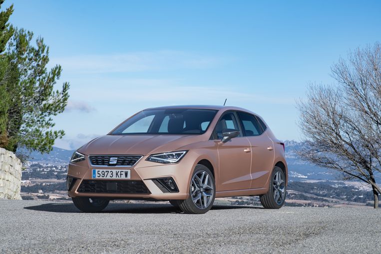 Interessant voor dagdagelijks gebruik om en bij de deur: de Seat Ibiza (16.690 euro). Na de Mii en de Leon heeft Seat nu ook een TGi-versie van de leuke Ibiza. En daar blijft het niet bij: straks volgt ook nog de kleine SUV van het huis, de Arona. De Ibiza is uitgerust met een driecilinder van één liter, goed voor 95 pk. Afhankelijk van je rijstijl heb je een autonomie op aardgas van 250 à 380 kilometer. Rij je ook de brandstoftank leeg, dan heb je een totale autonomie van 800 kilometer.