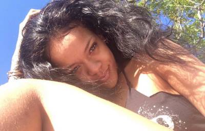 Rihanna toont striemen en beenhaar op Instagram