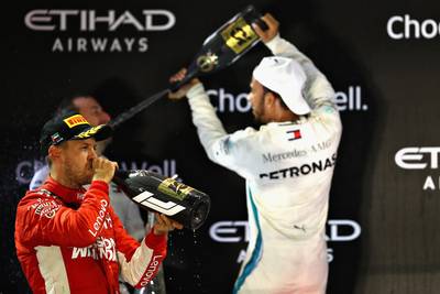 Hamilton: ‘Een eer om met Vettel te vechten’