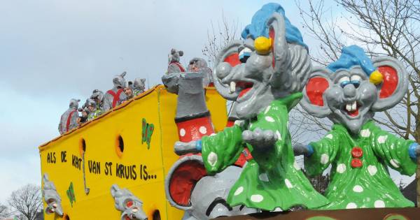 Carnavalsstoet Aardenburg live in zorgcentra | Zeeuws-Vlaanderen - PZC