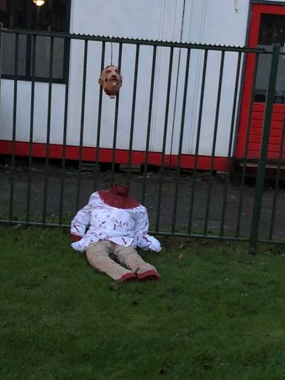 Bloemen bij Amsterdamse moskee uit solidariteit na lugubere protestactie