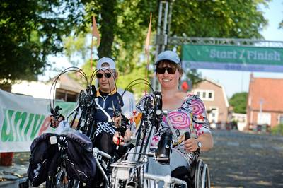 Hitte verpest plezier Twentse Rolstoelvierdaagse niet: ‘Schitterend om te doen’