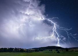 Waarom je beter niet kunt douchen (en nog 3 andere dingen) bij onweer