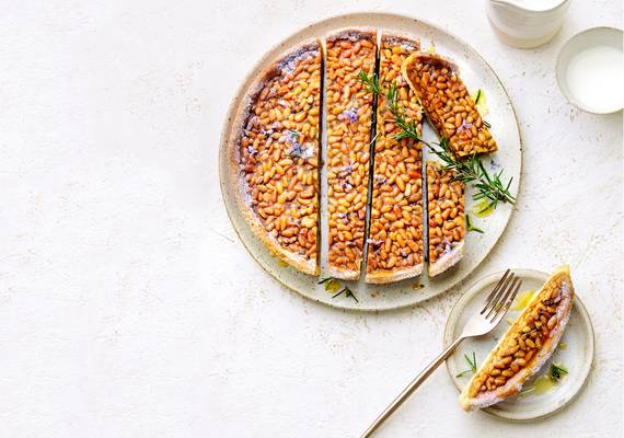 Bakken maar! Kruidige karamel-pijnboompittentaart