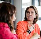 Heidi De Pauw (Child Focus) versus Darya Safai (N-VA): ‘U zegt dat ik met de kinderen de ideologie van IS importeer? Een grove beschuldiging’