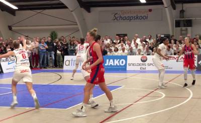 Basketbalsters Batouwe grijpen naast beker