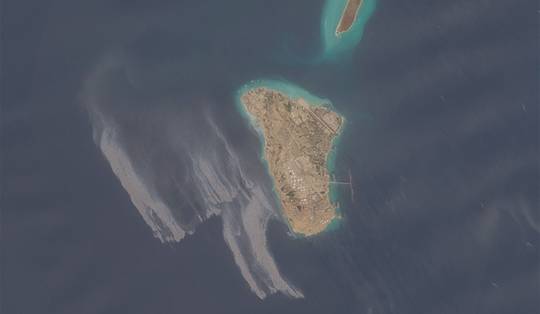 Iraanse media melden Amerikaanse aanval op tanker bij Kharg: meerdere explosies • VS gaan luchtafweer Saudi-Arabië versterken