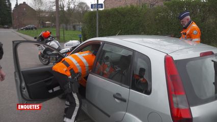 15. Il roule sans plaque d'immatriculation