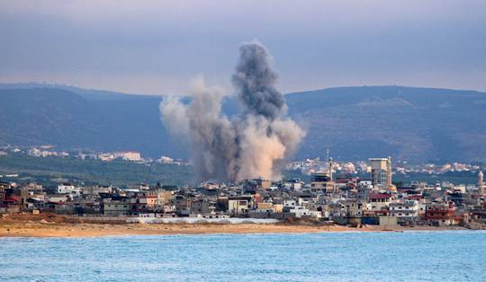 Israël verklaart heel Zuid-Libanon tot gevechtszone en roept alle burgers op te vluchten • Trump nog niet tevreden over Iran-deal