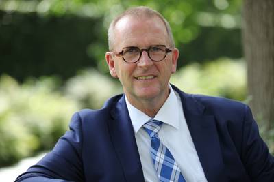 Net begonnen baas Achterhoekse corporatie geschorst
