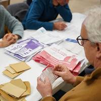 Links wint volgens eerste exitpolls burgemeestersposten Parijs en Marseille, radicaal-rechts scoort in Nice