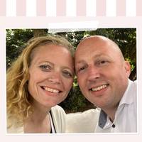 Julia (46) had een relatie toen ze verliefd werd op Patrick: “Tijdens ons duet dacht ik: dit is intens”