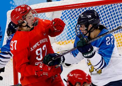 Russische ijshockeyster geschorst voor trap
