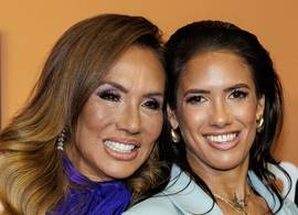Even zien: Patty Brard als BABS en haar dochter Priscilla als de bruid