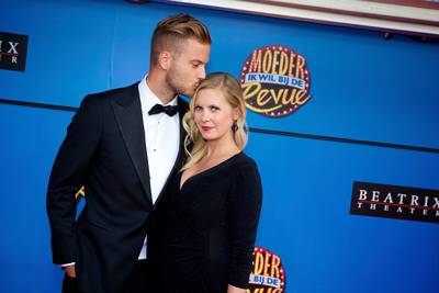 Pasgeboren dochtertje Jim Bakkum thuis na ziekenhuisopname