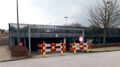 Parkeerdek Duivenweide dicht door problemen met betonnen kolom