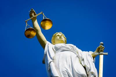 Verkrachter ontvlucht rechtspraak maar gaat wel in hoger beroep