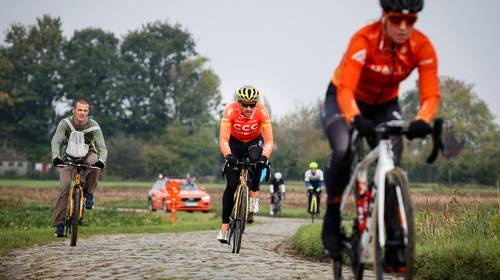 Greg Van Avermaet legt uit welke kleding je het best draagt tijdens sporten in winter