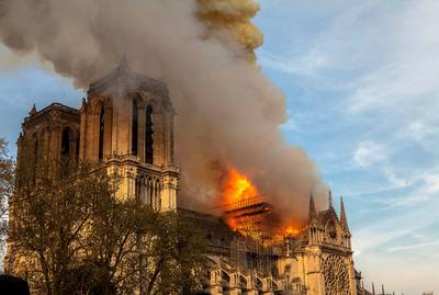 Kortsluiting vermoedelijk oorzaak brand Notre-Dame