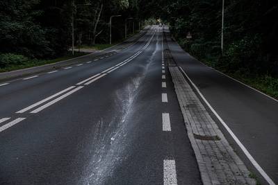 Mysterieus: kilometerslang wit spoor op wegdek naar Groesbeek