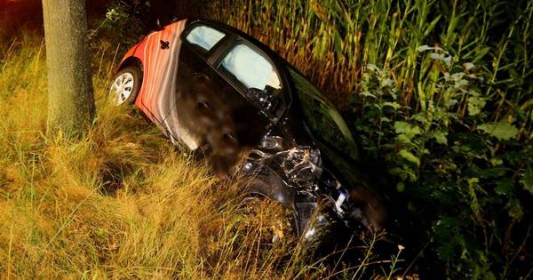 Beschonken automobilist belandt met auto in sloot en raakt gewond bij ongeval Haaren.