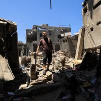 Negen doden door Israëlische luchtaanvallen op appartementen in Gaza, ook kinderen • Israël moet Rode Kruis-bezoek aan gevangenen toestaan