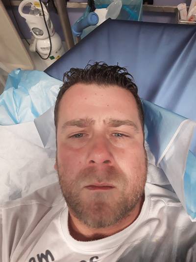 Vader (36) wil sigaretten kopen en wordt zomaar in elkaar geslagen voor ogen van dochtertje