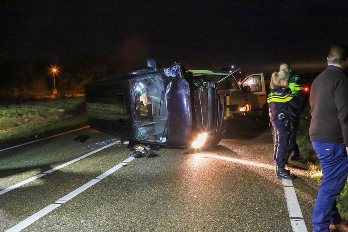 Dode bij ongeval op N279, weg bij Beek en Donk in beide richtingen dicht.